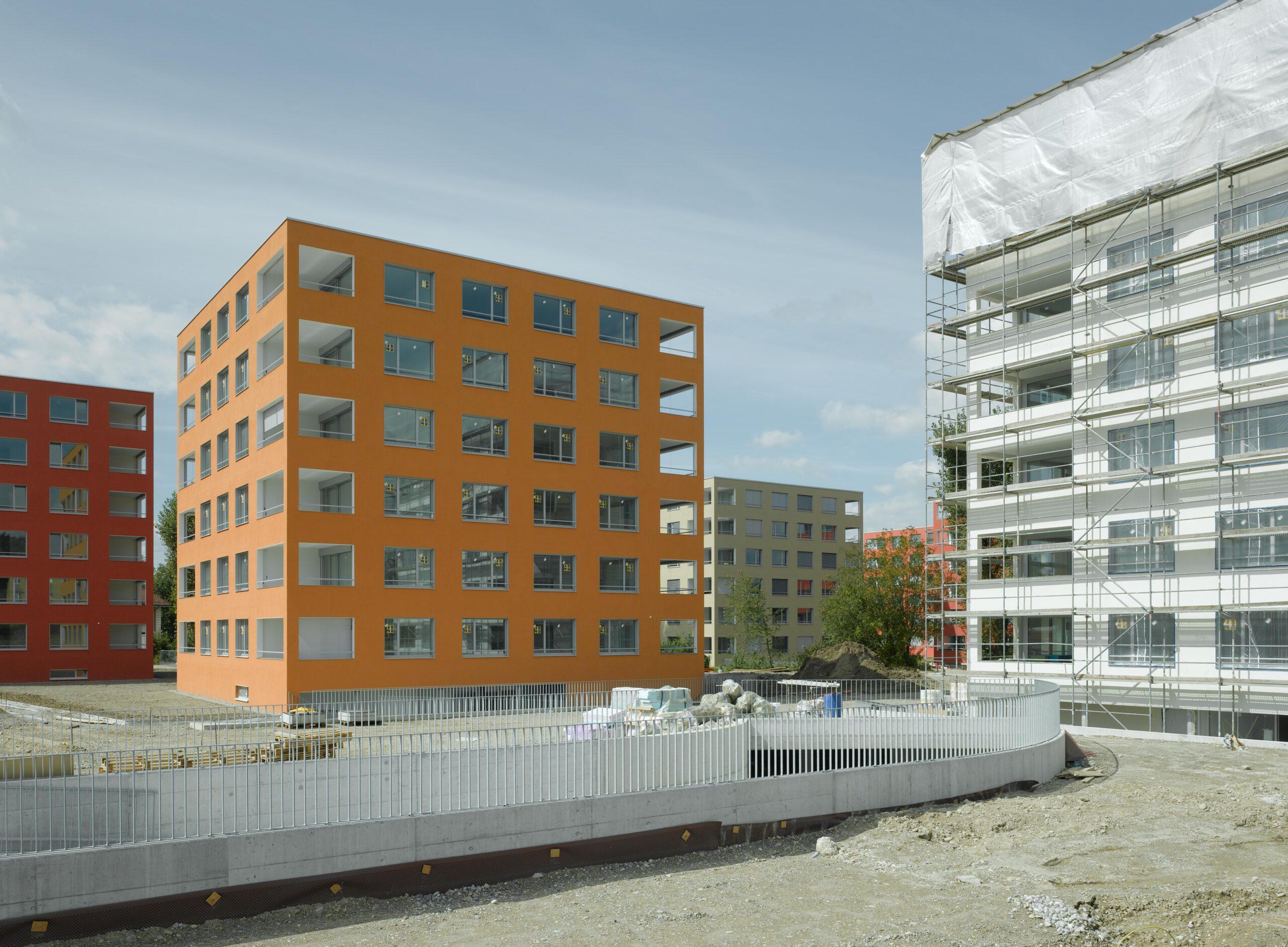 Lyss, Lyssbachpark, Wohnhäuser und Geschäftskomplex